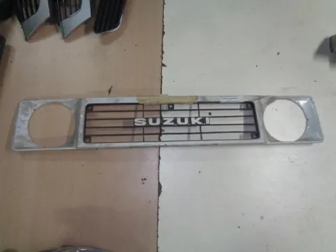 Μάσκα Σήμα - Έμβλημα Εμπρός για SUZUKI SAMURAI (1989 - 1998) (SJ) Μάσκα Σήμα - Έμβλημα Εμπρός για SUZUKI SAMURAI (1989 - 1998) (SJ)