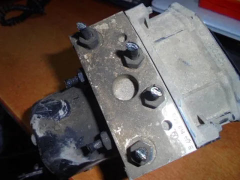Μονάδα ABS 6Q0614117E για VW POLO (2002 - 2005) (9N) Μονάδα ABS 6Q0614117E για VW POLO (2002 - 2005) (9N)
