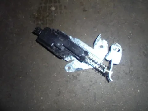 Ηλεκτρομαγνητική μοτεράκι μπαγκάζ 2pin για FORD FUSION (2002 - 2005) (JU) Ηλεκτρομαγνητική μοτεράκι μπαγκάζ 2pin για FORD FUSION (2002 - 2005) (JU)