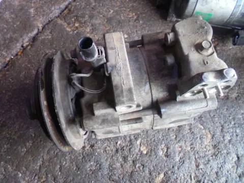 Συμπιεστής A-C (Κομπρέσορας) για HYUNDAI H-1 STAREX (1998 - 2001) Συμπιεστής A-C (Κομπρέσορας) για HYUNDAI H-1 STAREX (1998 - 2001)