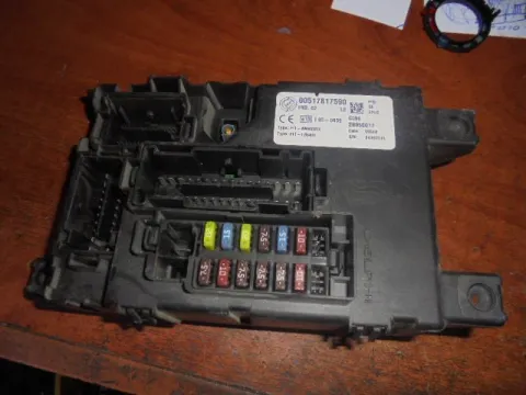 Ασφαλειοθήκη Μηχανής 00517817590 για FIAT GRANDE PUNTO (2005 - 2008) (199) Ασφαλειοθήκη Μηχανής 00517817590 για FIAT GRANDE PUNTO (2005 - 2008) (199)
