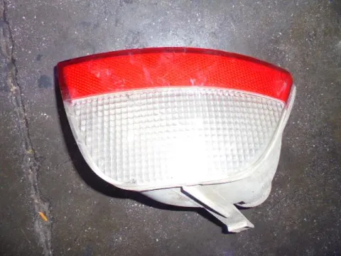 Φανάρι Πίσω Δεξί Ομίχλης για FORD FOCUS (1998 - 2001) Mk1a , (2002 - 2004) Mk1b Φανάρι Πίσω Δεξί Ομίχλης για FORD FOCUS (1998 - 2001) Mk1a , (2002 - 2004) Mk1b
