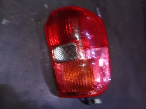 Φανάρι Πίσω Δεξί για TOYOTA RAV-4 (2000 - 2004) (XA20) Φανάρι Πίσω Δεξί για TOYOTA RAV-4 (2000 - 2004) (XA20)