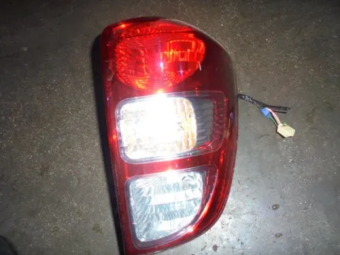 Φανάρι Πίσω Δεξί (ΜΕ ΣΠΑΣΜΕΝΗ ΒΑΣΗ) για DAIHATSU TERIOS (2006 - 2009) (J200) Φανάρι Πίσω Δεξί (ΜΕ ΣΠΑΣΜΕΝΗ ΒΑΣΗ) για DAIHATSU TERIOS (2006 - 2009) (J200)