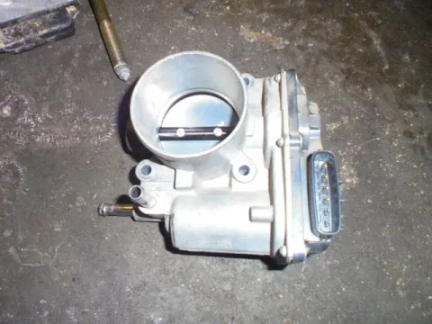 Σώμα Πεταλούδας για TOYOTA RAV-4 (2009 - 2011) (XA30) Σώμα Πεταλούδας για TOYOTA RAV-4 (2009 - 2011) (XA30)