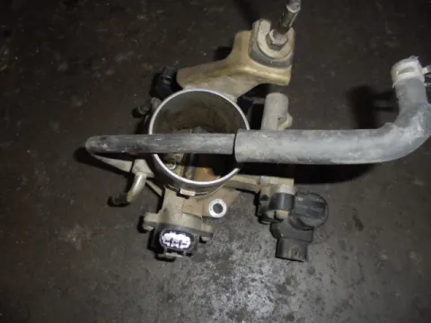 Σώμα Πεταλούδας για TOYOTA RAV-4 (2000 - 2004) (XA20) 2000 1AZ-FE petrol 150 VVT - i Σώμα Πεταλούδας για TOYOTA RAV-4 (2000 - 2004) (XA20) 2000 1AZ-FE petrol 150 VVT - i