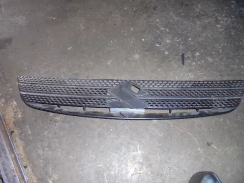 Μάσκα Σήμα - Έμβλημα Εμπρός (Ημιτασιόν) για SUZUKI SX4 (2007 - 2009) (RW) , (2010 - 2013) (RW) Μάσκα Σήμα - Έμβλημα Εμπρός (Ημιτασιόν) για SUZUKI SX4 (2007 - 2009) (RW) , (2010 - 2013) (RW)