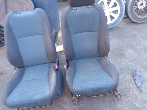 Καθίσματα Σετ Εμπρός για TOYOTA YARIS (2012 - 2014) ( ) **A** Καθίσματα Σετ Εμπρός για TOYOTA YARIS (2012 - 2014) ( ) **A**