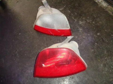 Σετ Ανακλαστικά Πίσω για FORD FOCUS (2002 - 2004) Mk1b Σετ Ανακλαστικά Πίσω για FORD FOCUS (2002 - 2004) Mk1b