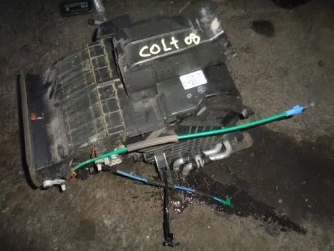 Ψύκτης (Εβαπορέτα) Με Μοτέρ Καλοριφέρ για MITSUBISHI COLT (2005 - 2008 ) (CZ)  *Α* Ψύκτης (Εβαπορέτα) Με Μοτέρ Καλοριφέρ για MITSUBISHI COLT (2005 - 2008 ) (CZ)  *Α*