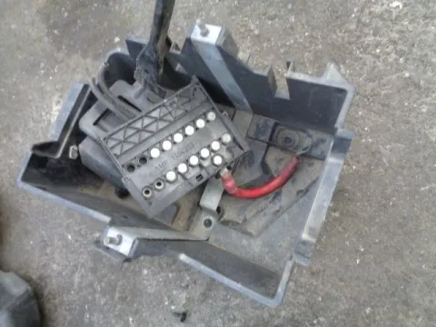 Βάση με Πλακέτες Μπαταρίας για FORD FIESTA (2006 - 2008) Mk5b *Δ* Βάση με Πλακέτες Μπαταρίας για FORD FIESTA (2006 - 2008) Mk5b *Δ*