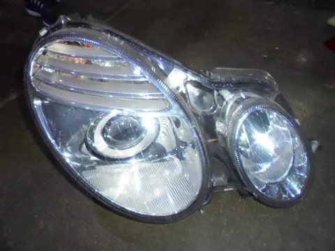 Φανάρι Εμπρός Δεξί Με Σπασμένη Βάση για MERCEDES E - CLASS (2006 - 2009) (W211) Φανάρι Εμπρός Δεξί Με Σπασμένη Βάση για MERCEDES E - CLASS (2006 - 2009) (W211)