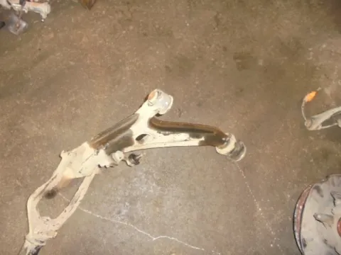 Ψαλίδι Εμπρός Αριστερό για HONDA CRV (1998 - 2001) (RD) Ψαλίδι Εμπρός Αριστερό για HONDA CRV (1998 - 2001) (RD)