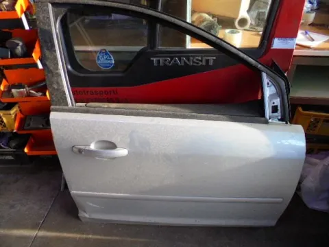 Πόρτα Εμπρός Δεξιά (ΛΙΓΟ ΧΤΥΠΗΜΕΝΗ) για FORD FOCUS (2004 - 2008) Mk2a (DA3 - C307) *Γ* Πόρτα Εμπρός Δεξιά (ΛΙΓΟ ΧΤΥΠΗΜΕΝΗ) για FORD FOCUS (2004 - 2008) Mk2a (DA3 - C307) *Γ*