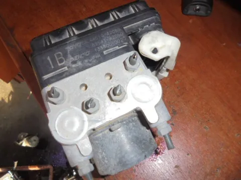 Μονάδα ABS 4451042080 για TOYOTA RAV-4 (2000 - 2004) (XA20) Μονάδα ABS 4451042080 για TOYOTA RAV-4 (2000 - 2004) (XA20)