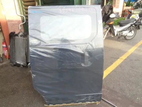 Πόρτα Δεξιά Συρόμενη Με Τζάμι για NISSAN NV200-EVALIA (2010 - ) Πόρτα Δεξιά Συρόμενη Με Τζάμι για NISSAN NV200-EVALIA (2010 - )