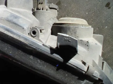 Φανάρι Εμπρός Δεξί (ΣΠΑΣΜΕΝΟ 1 ΒΑΣΗ) για TOYOTA AVENSIS (1997 - 2000) (T220) -  Φανάρι Εμπρός Δεξί (ΣΠΑΣΜΕΝΟ 1 ΒΑΣΗ) για TOYOTA AVENSIS (1997 - 2000) (T220) -