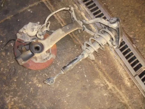 Άκρο Πλήρες Εμπρός Αριστερό Με ABS για AUDI A4 (1999 - 2001) (8D) Άκρο Πλήρες Εμπρός Αριστερό Με ABS για AUDI A4 (1999 - 2001) (8D)