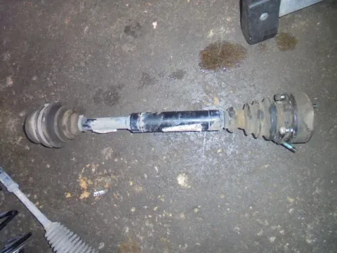 Ημιαξόνιο Εμπρός Δεξί Με ABS για AUDI A4 (1995 - 1998) (8D) Ημιαξόνιο Εμπρός Δεξί Με ABS για AUDI A4 (1995 - 1998) (8D)