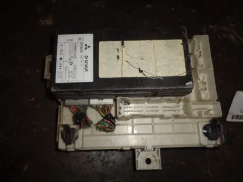 Ασφαλειοθήκη Μηχανής 8637Α171 για MITSUBISHI COLT (2005 - 2008 ) (CZ) Ασφαλειοθήκη Μηχανής 8637Α171 για MITSUBISHI COLT (2005 - 2008 ) (CZ)