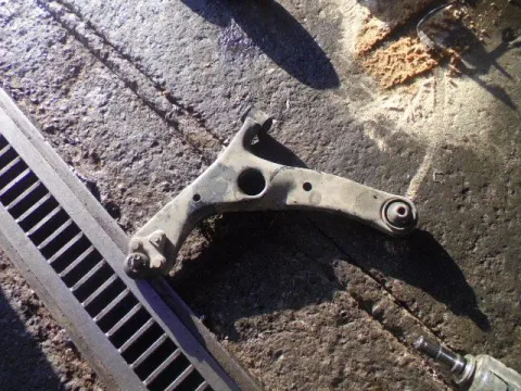 Ψαλίδι Εμπρός Αριστερό για TOYOTA RAV-4 (2004 - 2005) (XA20) Ψαλίδι Εμπρός Αριστερό για TOYOTA RAV-4 (2004 - 2005) (XA20)