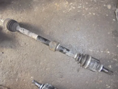 Ημιαξόνιο Εμπρός Δεξί για TOYOTA AURIS (2013 - 2015)