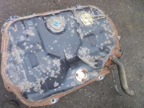 Δεξαμενή Καυσίμου (Ρεζερβουάρ) για MITSUBISHI COLT (1999 - 2004) (CJ)  **Δ** Δεξαμενή Καυσίμου (Ρεζερβουάρ) για MITSUBISHI COLT (1999 - 2004) (CJ)  **Δ**
