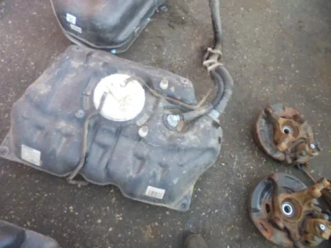 Δεξαμενή Καυσίμου (Ρεζερβουάρ) για TOYOTA YARIS (2012 - 2014) ( ) **Δ** Δεξαμενή Καυσίμου (Ρεζερβουάρ) για TOYOTA YARIS (2012 - 2014) ( ) **Δ**