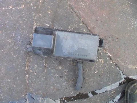 Ασφαλειοθήκη Μπαταρίας για DAIHATSU CUORE (2007 - ) VIII *Δ* Ασφαλειοθήκη Μπαταρίας για DAIHATSU CUORE (2007 - ) VIII *Δ*