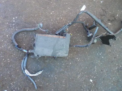 Ασφαλειοθήκη Μπαταρίας για TOYOTA AURIS (2016 - ) **Δ** Ασφαλειοθήκη Μπαταρίας για TOYOTA AURIS (2016 - ) **Δ**