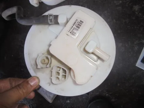 Αντλία Καυσίμου (Τρόμπα Βενζίνης) για TOYOTA YARIS (2015 - 2017) Αντλία Καυσίμου (Τρόμπα Βενζίνης) για TOYOTA YARIS (2015 - 2017)