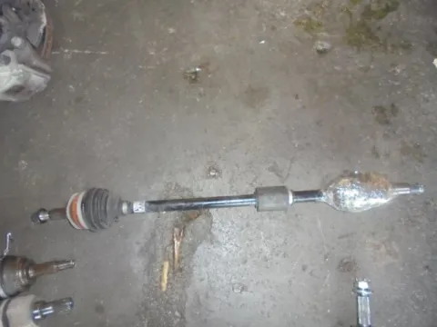 Ημιαξόνιο Εμπρός Δεξί για TOYOTA YARIS (2015 - 2017)