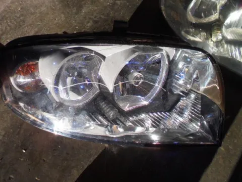 Φανάρι Εμπρός Δεξί Ελαττωματικό για AUDI A2 (2000 - 2005) (8Z0) Φανάρι Εμπρός Δεξί Ελαττωματικό για AUDI A2 (2000 - 2005) (8Z0)