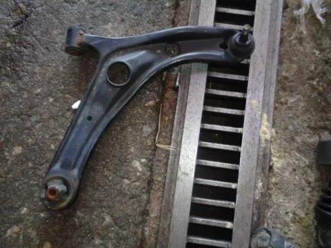 Ψαλίδι Εμπρός Δεξί για TOYOTA YARIS (2003 - 2005) (XP10) Ψαλίδι Εμπρός Δεξί για TOYOTA YARIS (2003 - 2005) (XP10)