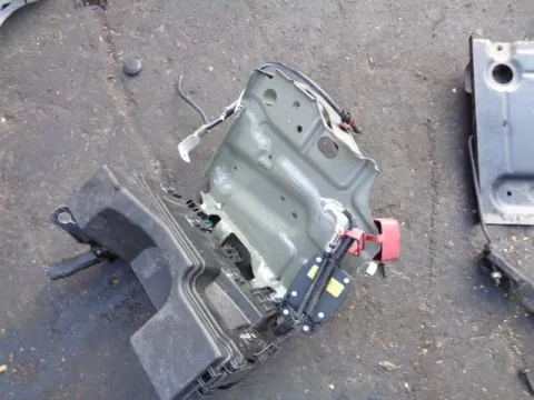 Βάση Μπαταρίας με Ασφαλειοθήκη για TOYOTA AYGO (2014 - ) *Δ* Βάση Μπαταρίας με Ασφαλειοθήκη για TOYOTA AYGO (2014 - ) *Δ*