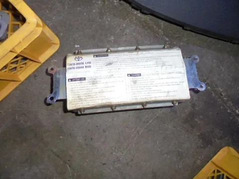 Αερόσακος Εμπρός Συνοδηγού για TOYOTA AVENSIS (1997 - 2000) (T220) Αερόσακος Εμπρός Συνοδηγού για TOYOTA AVENSIS (1997 - 2000) (T220)