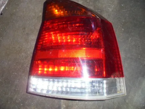 Φανάρι Πίσω Δεξί ραγισμένο για OPEL VECTRA (2002 - 2005) C , (2005 - 2008) C Φανάρι Πίσω Δεξί ραγισμένο για OPEL VECTRA (2002 - 2005) C , (2005 - 2008) C