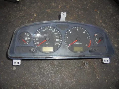 Κοντέρ για TOYOTA AVENSIS (2000 - 2003) (T220) Κοντέρ για TOYOTA AVENSIS (2000 - 2003) (T220)