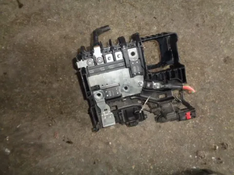 Ασφαλειοθήκη Μπαταρίας για OPEL CORSA (2014 - ) E *Δ* Ασφαλειοθήκη Μπαταρίας για OPEL CORSA (2014 - ) E *Δ*