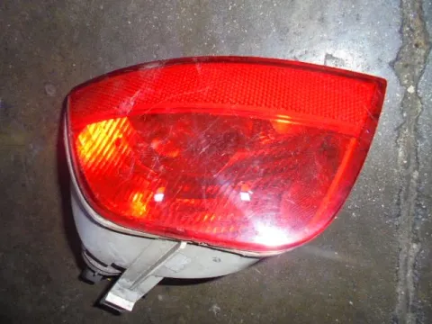 Φανάρι Πίσω Αριστερό ΟΜΙΧΛΗΣ για FORD FOCUS (1998 - 2001) Mk1a , (2002 - 2004) Mk1b Φανάρι Πίσω Αριστερό ΟΜΙΧΛΗΣ για FORD FOCUS (1998 - 2001) Mk1a , (2002 - 2004) Mk1b
