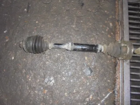 Ημιαξόνιο Εμπρός Δεξί Με ABS για AUDI A4 (1999 - 2001) (8D) Ημιαξόνιο Εμπρός Δεξί Με ABS για AUDI A4 (1999 - 2001) (8D)