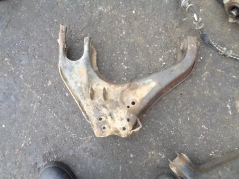 Ψαλίδι Εμπρός Δεξί Κάτω για MAZDA B-Series (1986 - 1994) (UF) Ψαλίδι Εμπρός Δεξί Κάτω για MAZDA B-Series (1986 - 1994) (UF)