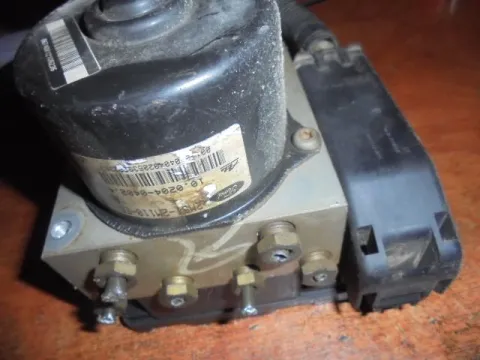 Μονάδα ABS 2M512M110EE για FORD FOCUS (2002 - 2004) Mk1b Μονάδα ABS 2M512M110EE για FORD FOCUS (2002 - 2004) Mk1b