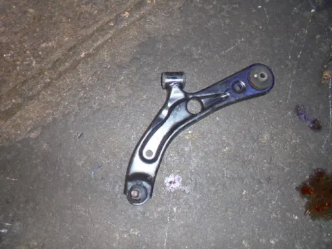 Ψαλίδι Εμπρός Αριστερό για SUZUKI SWIFT (2006 - 2008) (RS) ΠΑΛΕΤΑ 1 *223830*