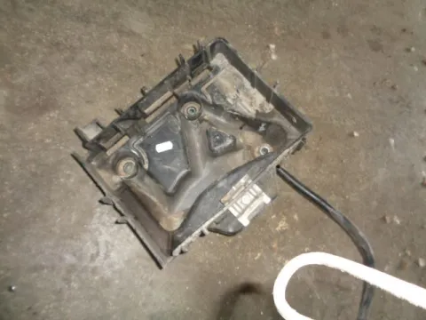 Βάση Μπαταρίας για SEAT IBIZA (2008 - 2013) (6J) 1400 (BXW) Petrol 85 *Δ* Βάση Μπαταρίας για SEAT IBIZA (2008 - 2013) (6J) 1400 (BXW) Petrol 85 *Δ*