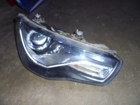 Φανάρι Εμπρός Δεξί ΧΕΝΟΝ για AUDI A1 (2010 - 2015)