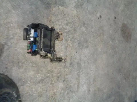 Ασφαλειοθήκη Μπαταρίας για SUZUKI JIMNY (2005 - 2013) (SN) 1300 (M13A) petrol 86 SN413 (JB43) 4WD *Δ* Ασφαλειοθήκη Μπαταρίας για SUZUKI JIMNY (2005 - 2013) (SN) 1300 (M13A) petrol 86 SN413 (JB43) 4WD *Δ*
