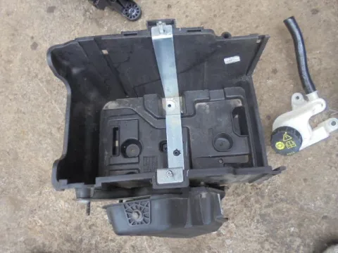 Βάση Μπαταρίας για FORD FIESTA (2012 - 2017) Mk7 1500 (XVJB) Diesel TDCi 120hp *Δ* Βάση Μπαταρίας για FORD FIESTA (2012 - 2017) Mk7 1500 (XVJB) Diesel TDCi 120hp *Δ*