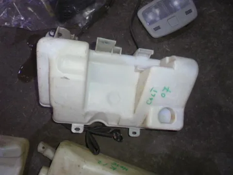 Δοχείο Υαλοκαθαριστήρων Με Μοτέρ για MITSUBISHI COLT (2005 - 2008 ) (CZ) Δοχείο Υαλοκαθαριστήρων Με Μοτέρ για MITSUBISHI COLT (2005 - 2008 ) (CZ)