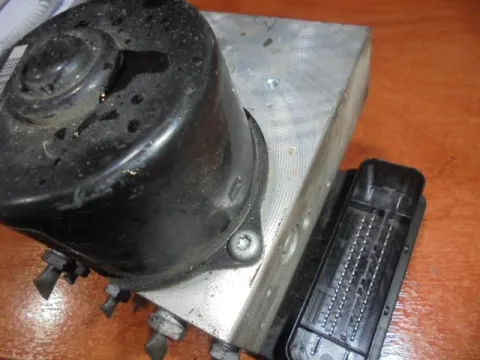 Μονάδα ABS A0044315412 για MERCEDES C - CLASS (2000 - 2003) (W203) Μονάδα ABS A0044315412 για MERCEDES C - CLASS (2000 - 2003) (W203)